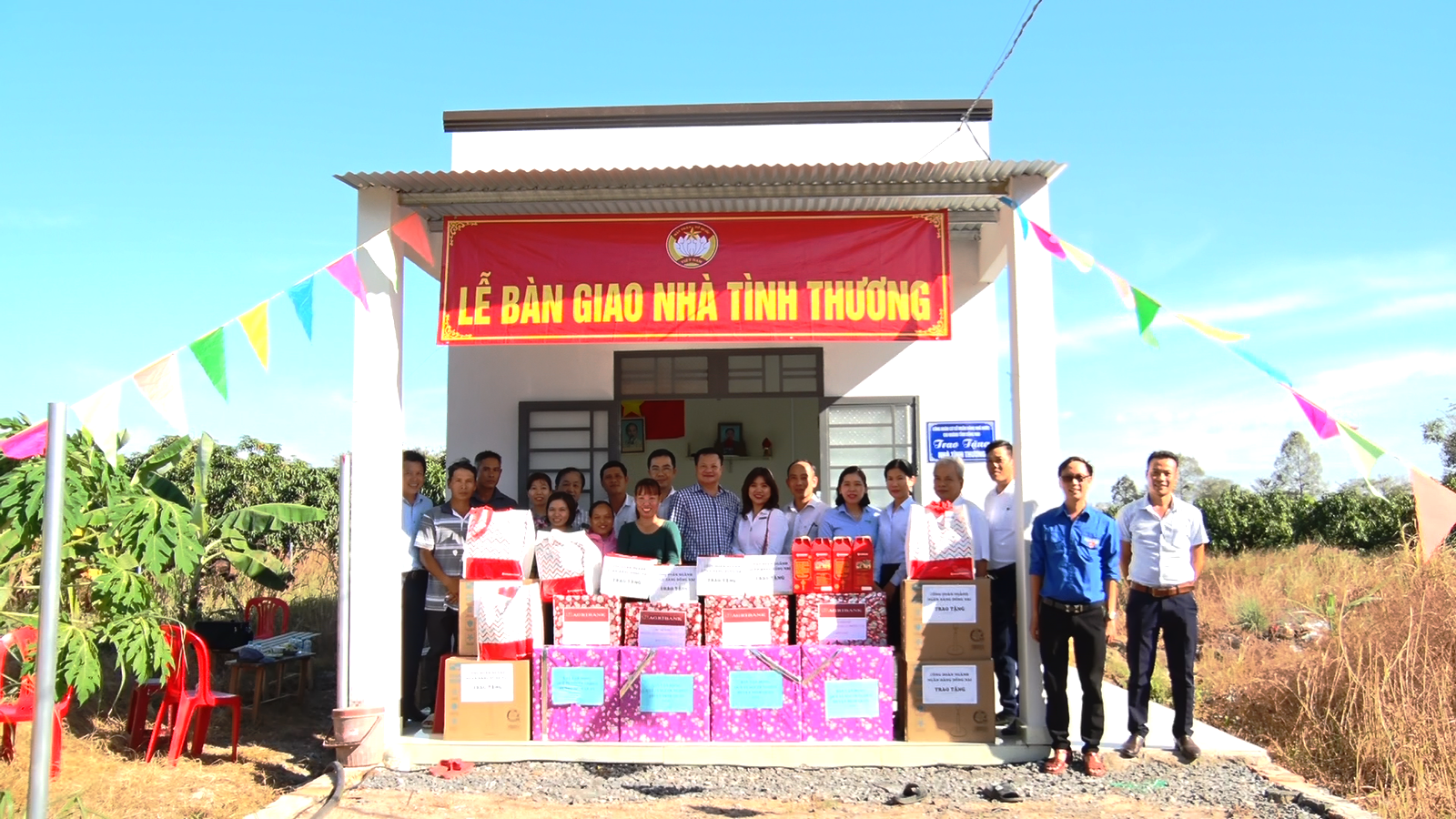 Trao tặng 4 căn nhà tình thương tại xã Thanh Sơn.png