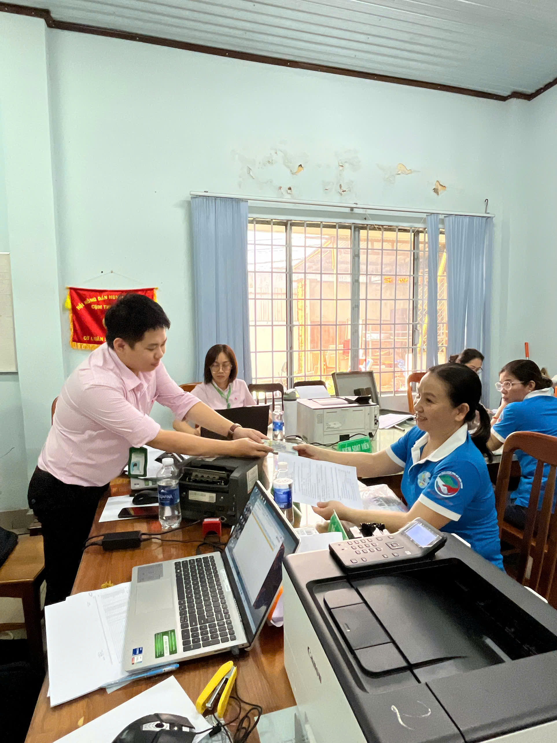 Hinh giao dịch xã.jpg