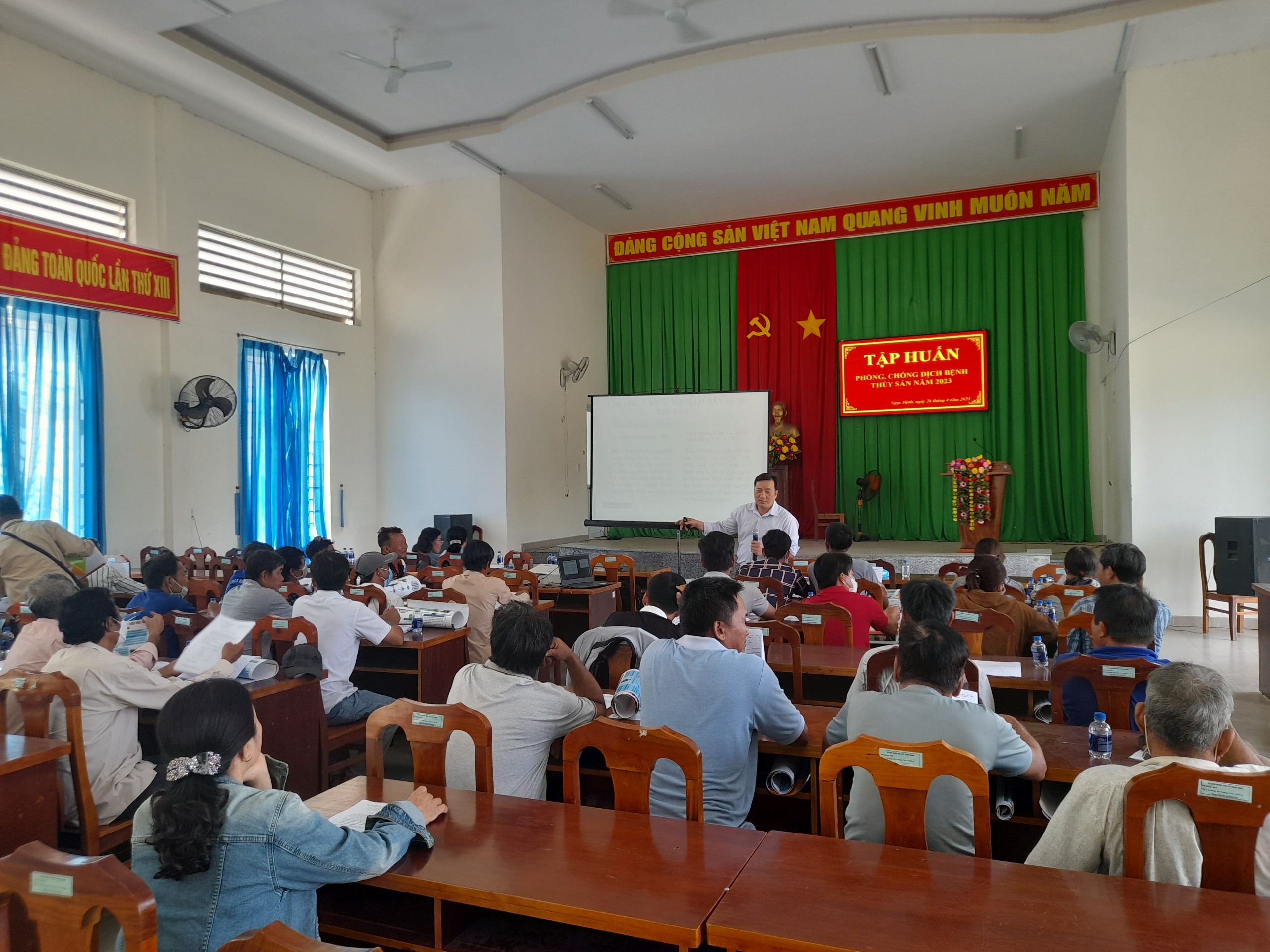 Quang cảnh buổi tập huấn tại xã Ngọc Định1.jpg