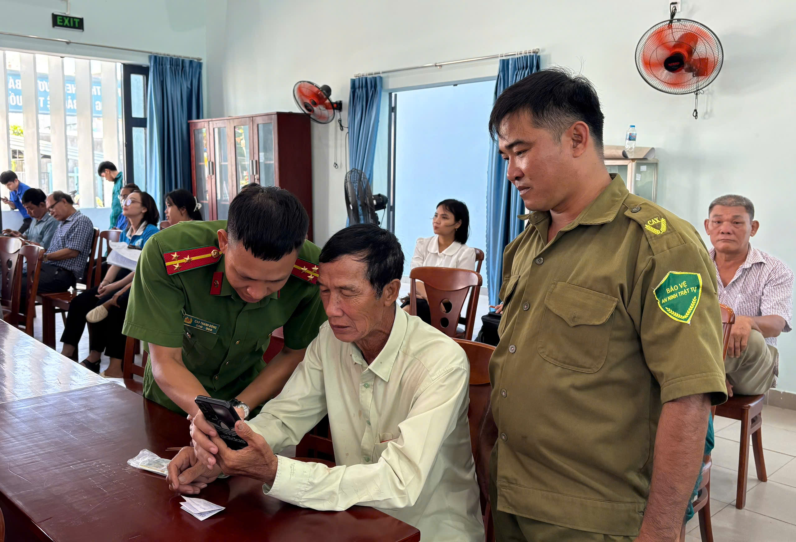 đong gop du thao.jpg