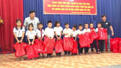 TẶNG 200 PHẦN QUÀ CHO HỌC SINH VÀ TRẺ EM CÓ HOÀN CẢNH KHÓ KHĂN TẠI LÀNG BÈ PHÚ NGỌC