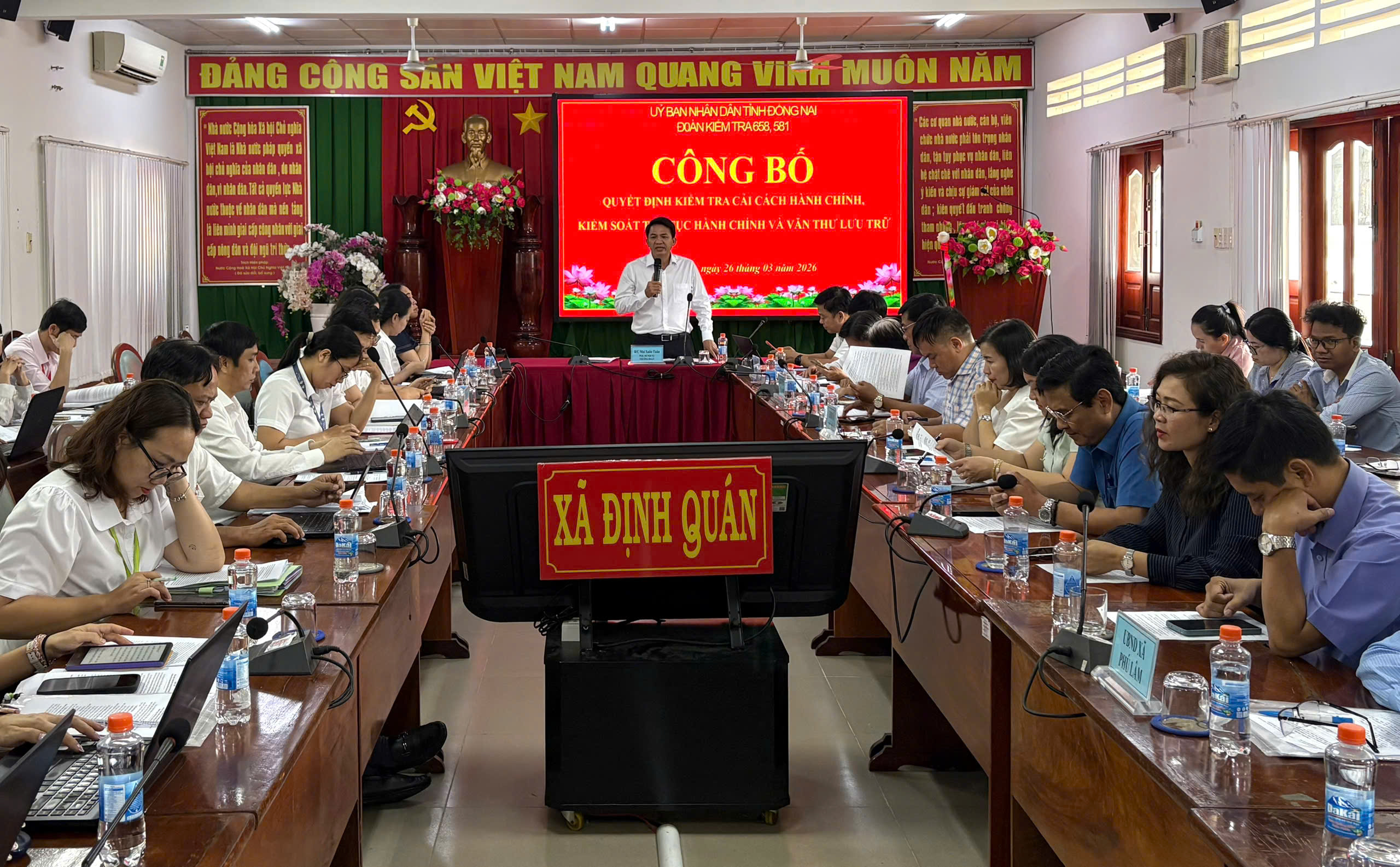 Phó Giám đốc Sở Nội vụ Mai Xuân Tuân phát biểu tại tại buổi làm việc