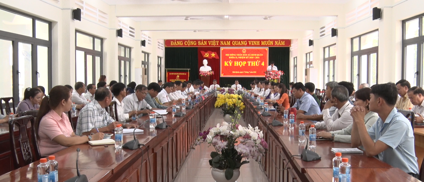 Quang cảnh kỳ họp thứ 4 HĐND xã Định Quán khóa II, nhiệm kỳ 2026 2031