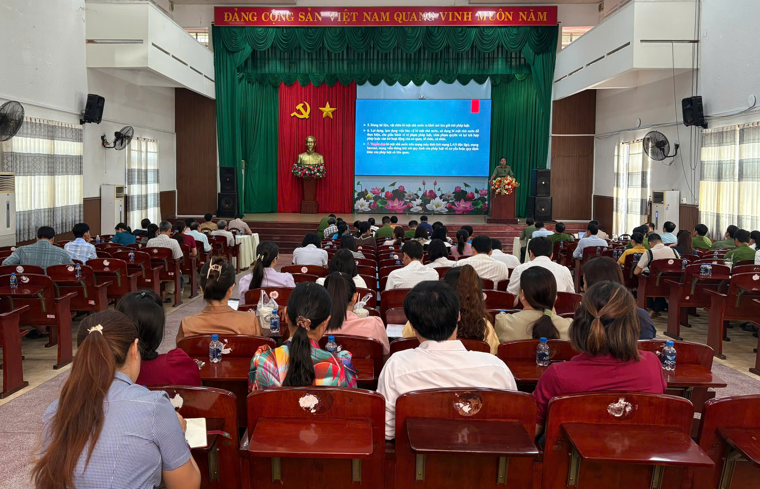 Quang cảnh hội nghị tập huấn
