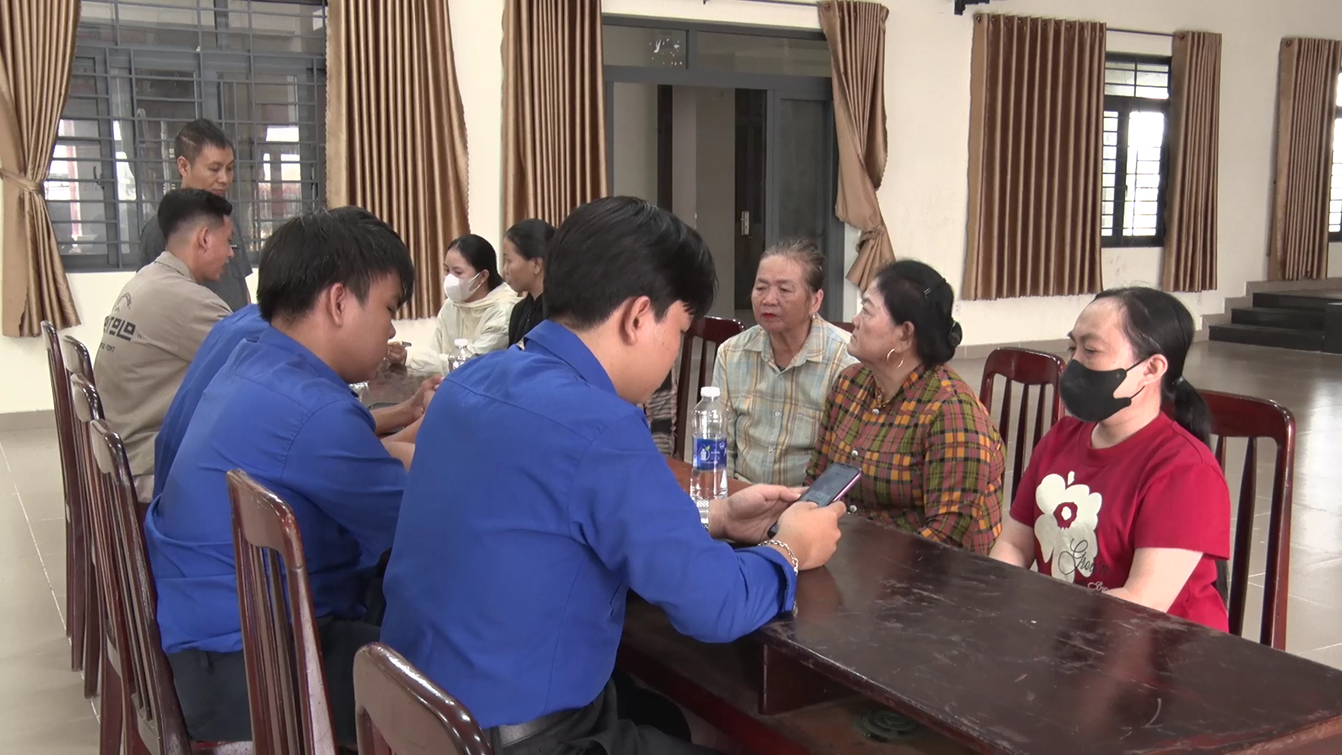 Phổ cập kỹ năng số cho nhân dân ấp La Ngà