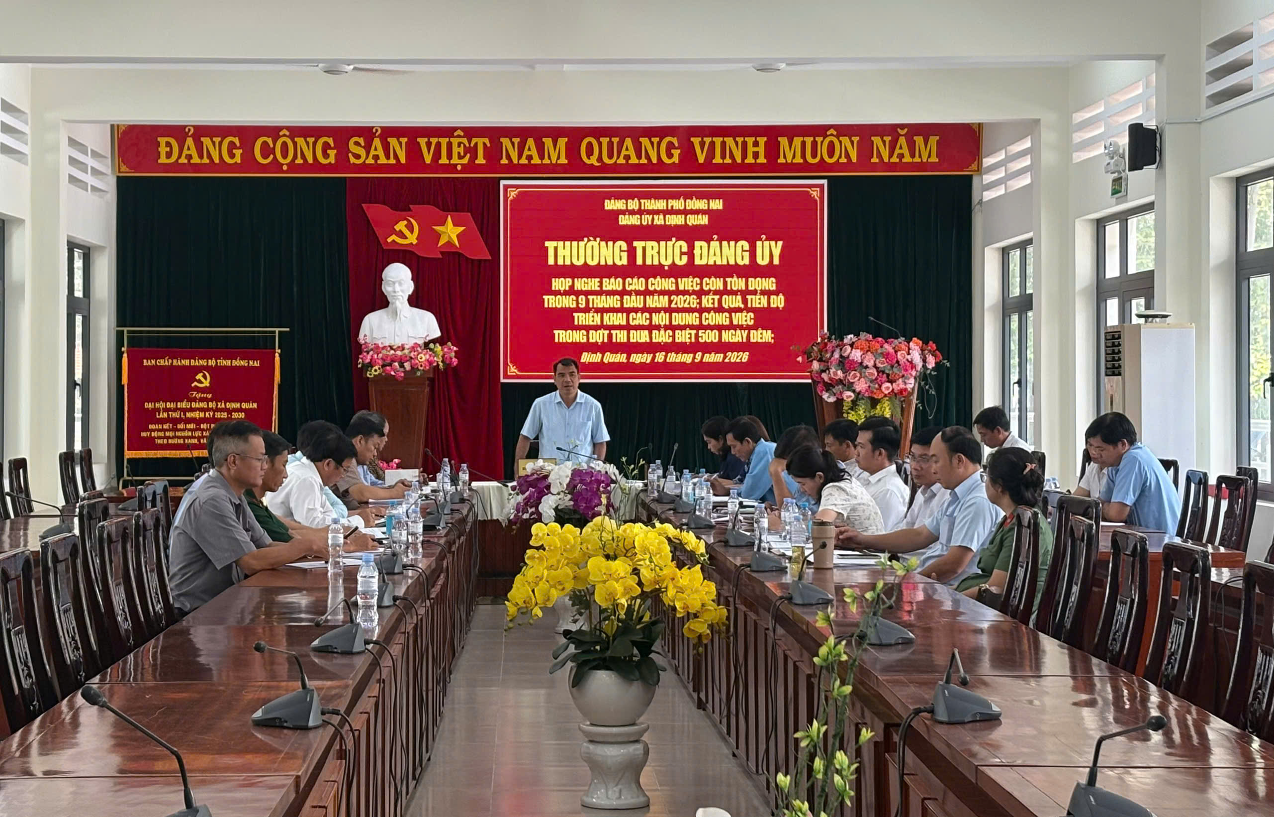 Thành ủy viên, Bí thư Đảng ủy, Chủ tịch HĐND xã Định Quán Nguyễn Cao Cường phát biểu tại cuộc họp