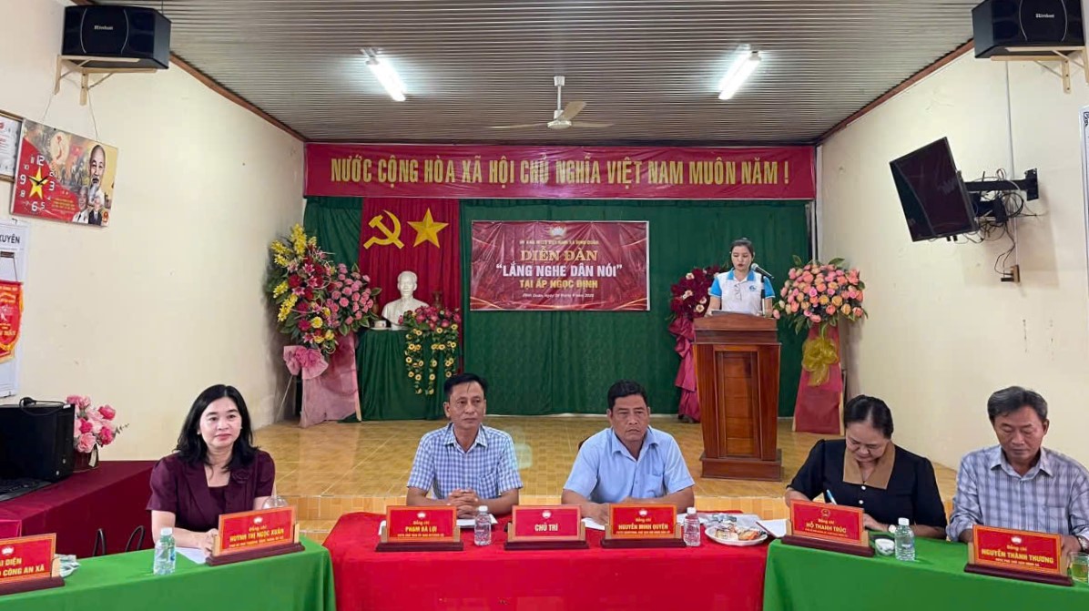 Lãnh đạo xã Định Quán tham dự diễn đàn