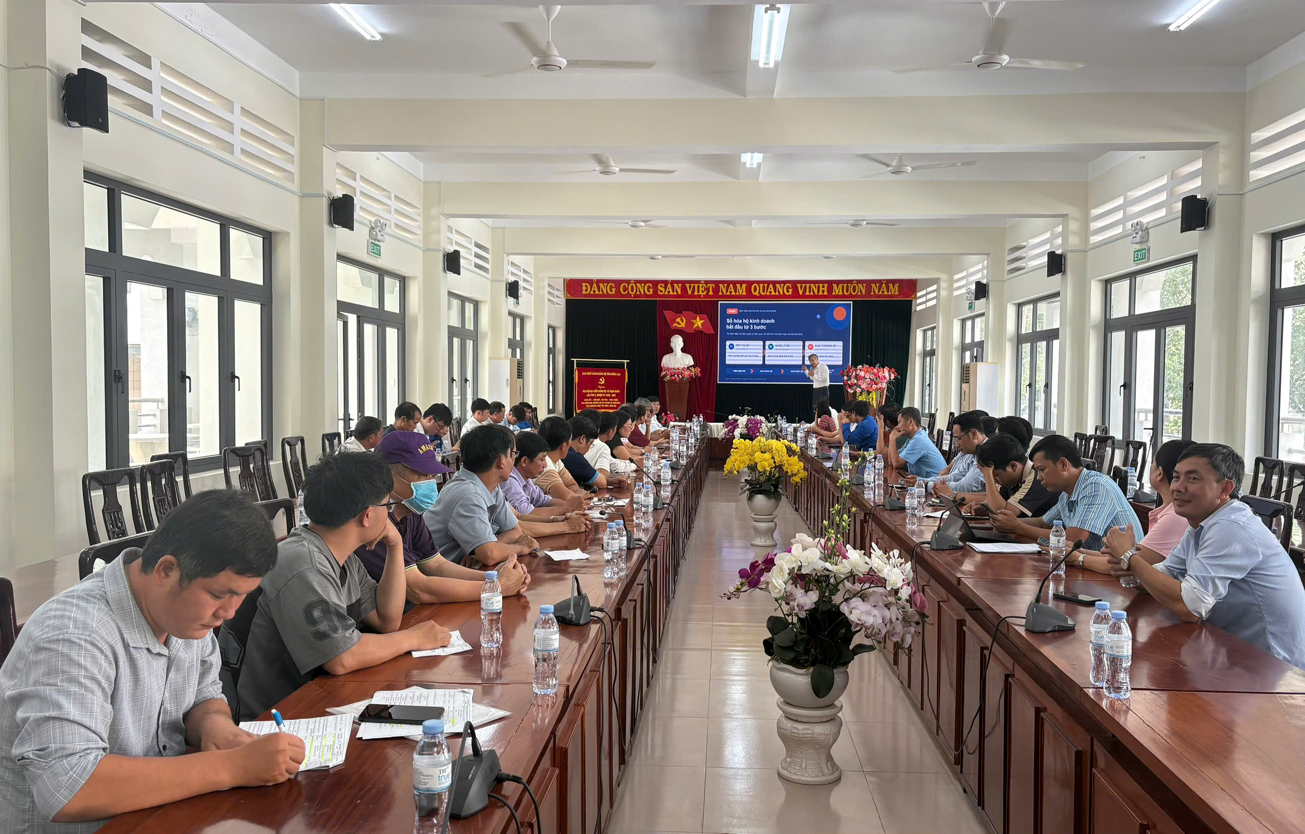 Các hộ kinh doanh tham dự hội nghị