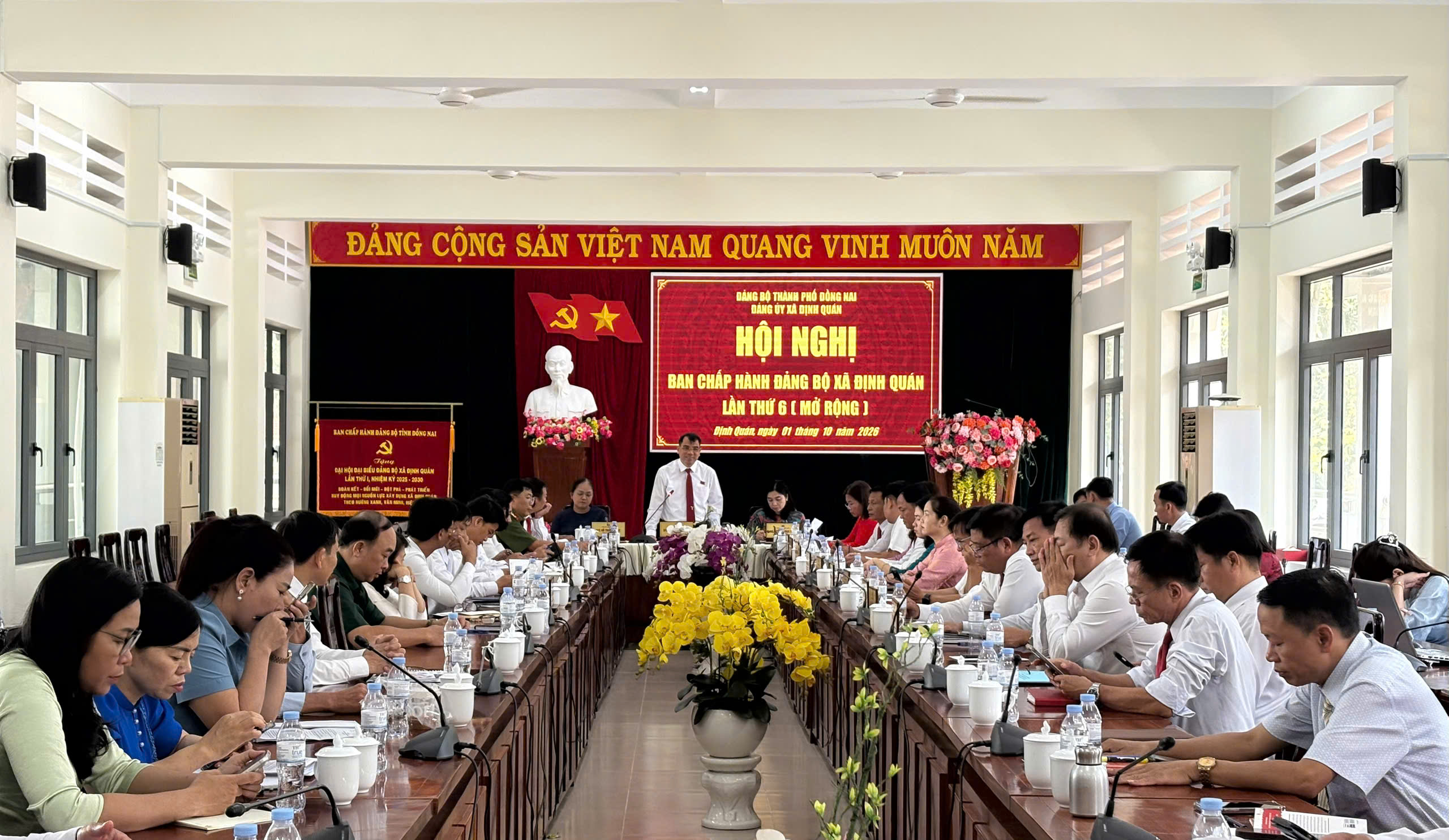 Thành ủy viên, Bí thư Đảng ủy, Chủ tịch HĐND xã Định Quán Nguyễn Cao Cường phát biểu tại hội nghị